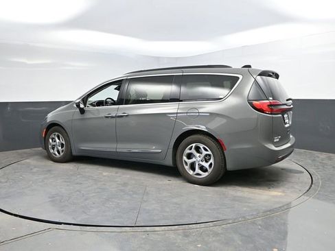 Used 2023 Chrysler Pacifica Limited FWD image 10