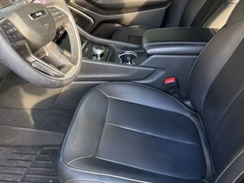 Used 2025 Jeep Grand Cherokee Limited w/ Black Appearance Package image 14