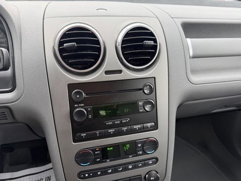 Used 2005 Ford Freestyle SE FWD image 24