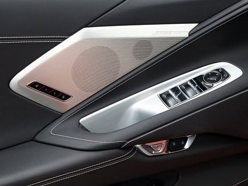 Used 2021 Chevrolet Corvette Stingray w/ Z51 Performance Package image 24