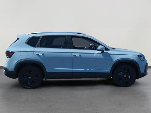 New 2026 Volkswagen Taos SE image 6