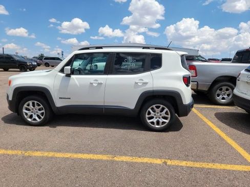 Used 2016 Jeep Renegade Latitude w/ Popular Equipment Group AWD/4WD image 7
