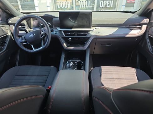 Used 2025 Ford Explorer ST-Line w/ ST-Line Street Pack AWD/4WD image 6
