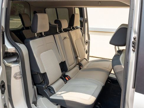 Used 2022 Ford Transit Connect XLT FWD image 19