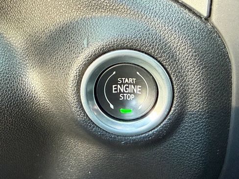 Used 2022 Chevrolet Silverado 1500 LT w/ Safety Package AWD/4WD image 7
