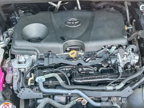 Used 2024 Toyota Sienna XLE FWD image 28