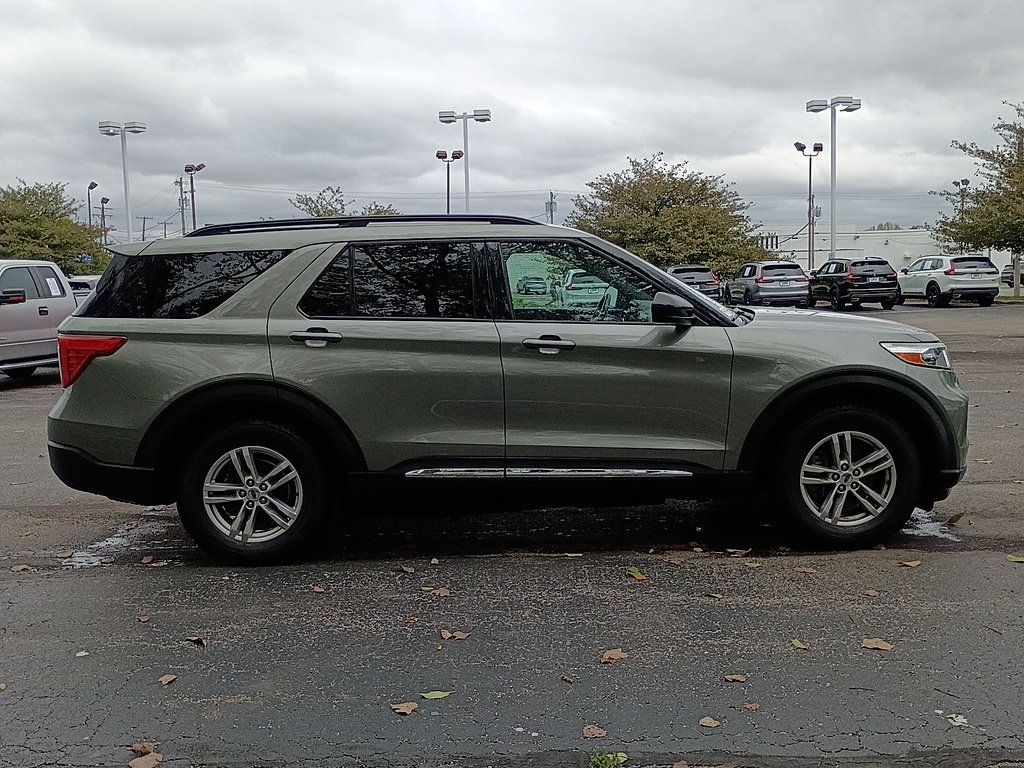 Used 2020 Ford Explorer XLT w/ Equipment Group 202A AWD/4WD image 2