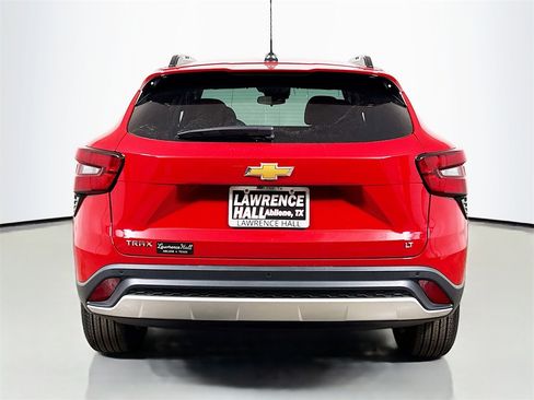 New 2026 Chevrolet Trax LT w/ Sunroof Package image 4