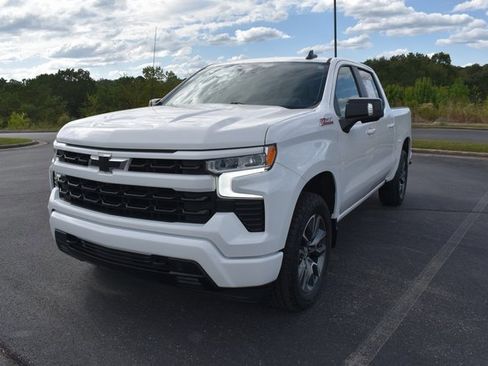 Used 2023 Chevrolet Silverado 1500 RST image 2