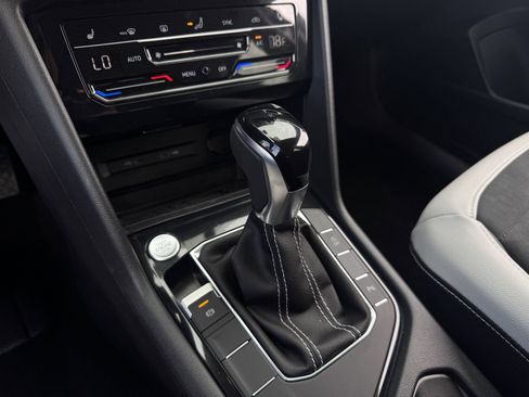 New 2025 Volkswagen Taos SE image 19