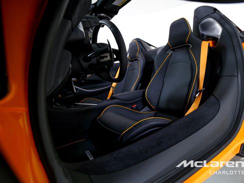Used 2025 McLaren Artura Spider image 13