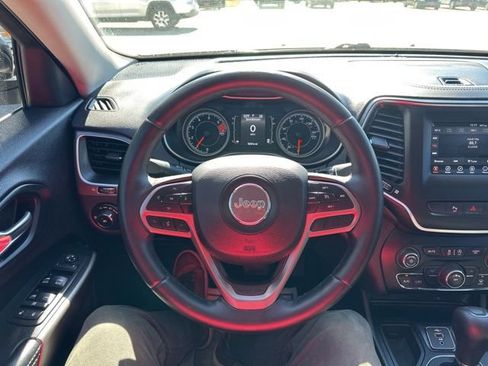 Used 2019 Jeep Cherokee Latitude Plus image 13