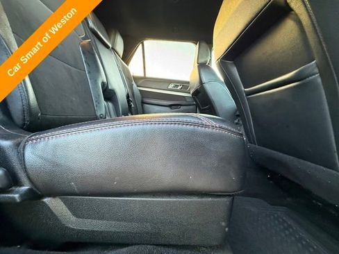 Used 2018 Ford Explorer XLT w/ Equipment Group 202A AWD/4WD image 23