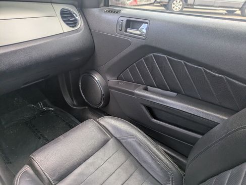 Used 2010 Ford Mustang Convertible RWD image 17