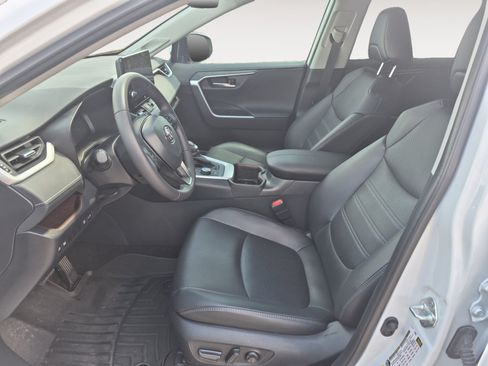 Used 2024 Toyota RAV4 Limited AWD/4WD image 23