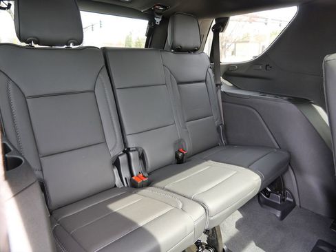 Used 2025 GMC Yukon Denali w/ Sun & Power Step Package image 25