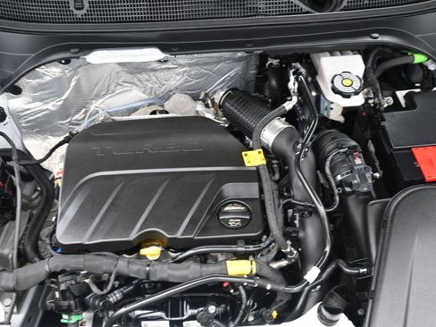Used 2025 Chevrolet Trax LT FWD image 27