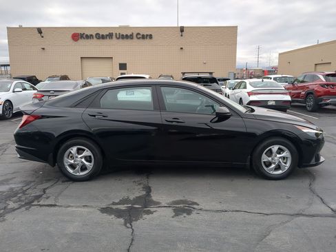 Certified 2023 Hyundai Elantra SE image 2