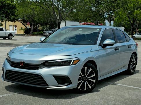 Used 2022 Honda Civic EX image 2