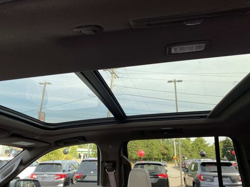 Used 2021 Chevrolet Suburban Z71 w/ Luxury Package image 26