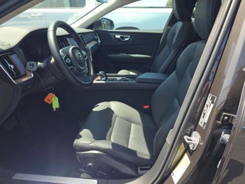 Used 2025 Volvo V60 B5 Cross Country Plus AWD/4WD image 3