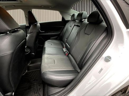 Used 2021 Hyundai Elantra Limited image 26