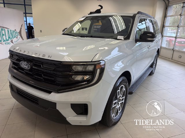 Used 2025 Ford Expedition Active RWD image 4