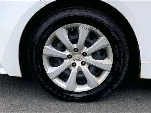 Used 2022 Toyota Corolla LE image 9