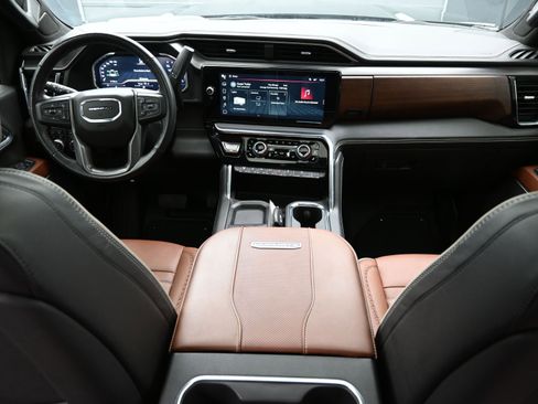 Used 2024 GMC Sierra 2500 Denali Ultimate image 13