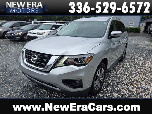 Used 2018 Nissan Pathfinder SV AWD/4WD image 1