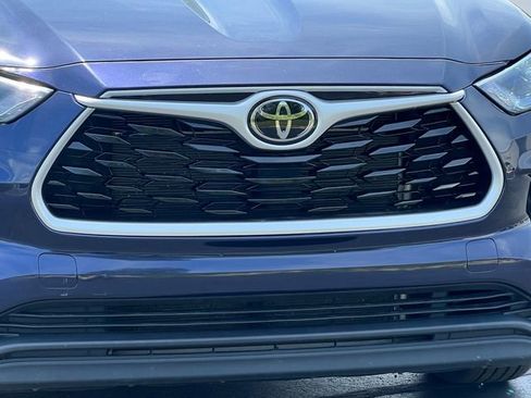 Used 2022 Toyota Highlander XLE AWD/4WD image 45