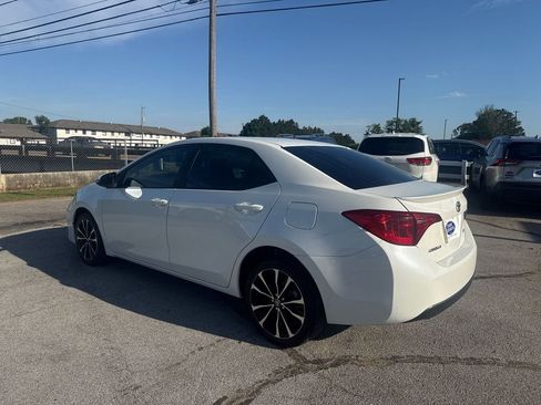 Used 2018 Toyota Corolla SE FWD image 3