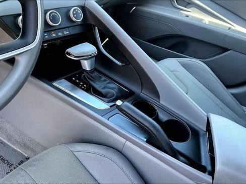 Certified 2023 Hyundai Elantra SE FWD image 10
