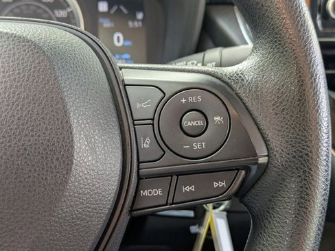Used 2022 Toyota Corolla LE image 11