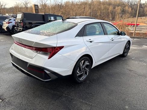 Used 2025 Hyundai Elantra Limited image 5