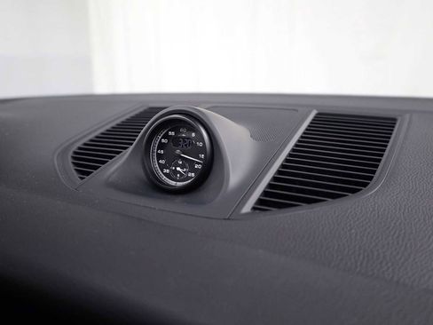 Certified 2026 Porsche Macan image 23