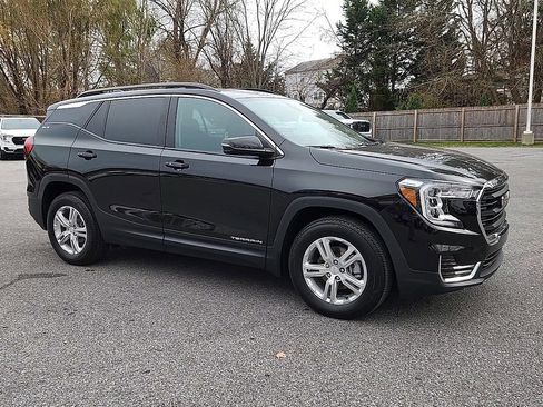 Certified 2022 GMC Terrain SLE w/ Driver Convenience Package image 2