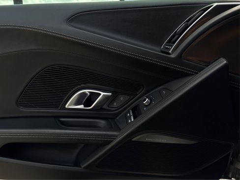 Used 2017 Audi R8 V10 w/ Carbon Exterior Package image 19