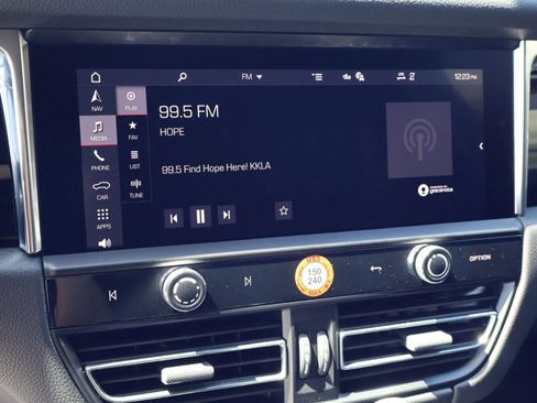 Certified 2025 Porsche Macan image 17