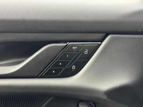 Used 2023 Porsche Taycan 4S w/ Technology Package image 18