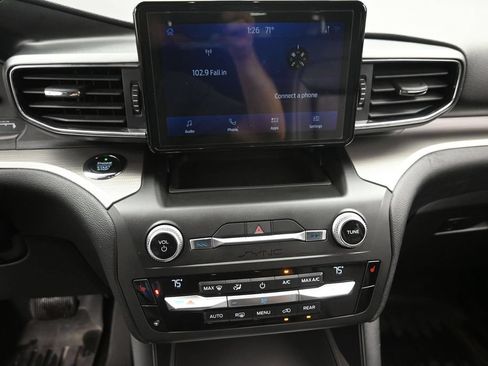 Used 2020 Ford Explorer XLT w/ Equipment Group 202A AWD/4WD image 19