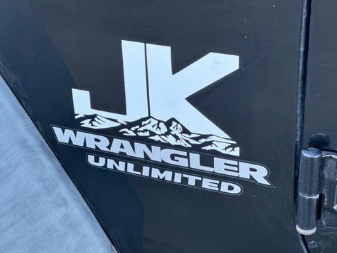 Used 2012 Jeep Wrangler Unlimited Rubicon w/ Dual Top Group AWD/4WD image 25