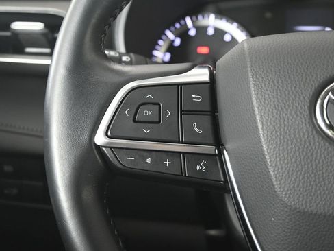 Used 2020 Toyota Highlander LE AWD/4WD image 35