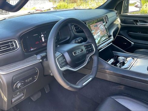 Used 2024 Jeep Wagoneer Series II w/ Flexible Seating Group AWD/4WD image 14