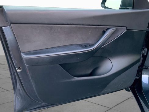 Used 2022 Tesla Model Y Long Range AWD/4WD image 19