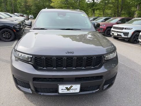 Used 2025 Jeep Grand Cherokee L Altitude AWD/4WD image 9