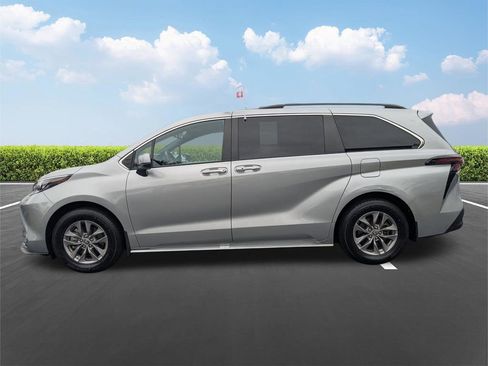 Certified 2024 Toyota Sienna XLE w/ XLE Plus Package FWD image 8