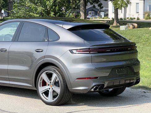 Certified 2025 Porsche Cayenne S image 9