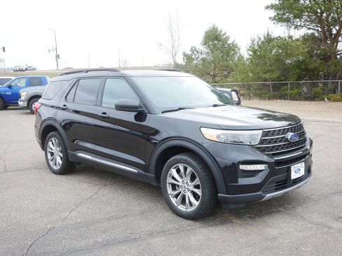 Certified 2020 Ford Explorer XLT w/ Equipment Group 202A AWD/4WD image 3