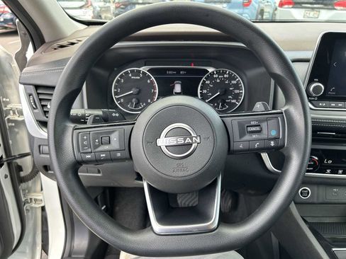 Used 2023 Nissan Rogue SV FWD image 11